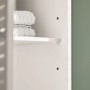 Detailaufnahme: Weißer SoBuy Badschrank mit offenem Fach, Ablage und Handtüchern.