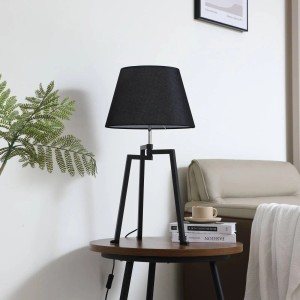 Schwarze Lucande Tischlampe Amona mit Stativfuß, eine Wohnzimmerleuchte.