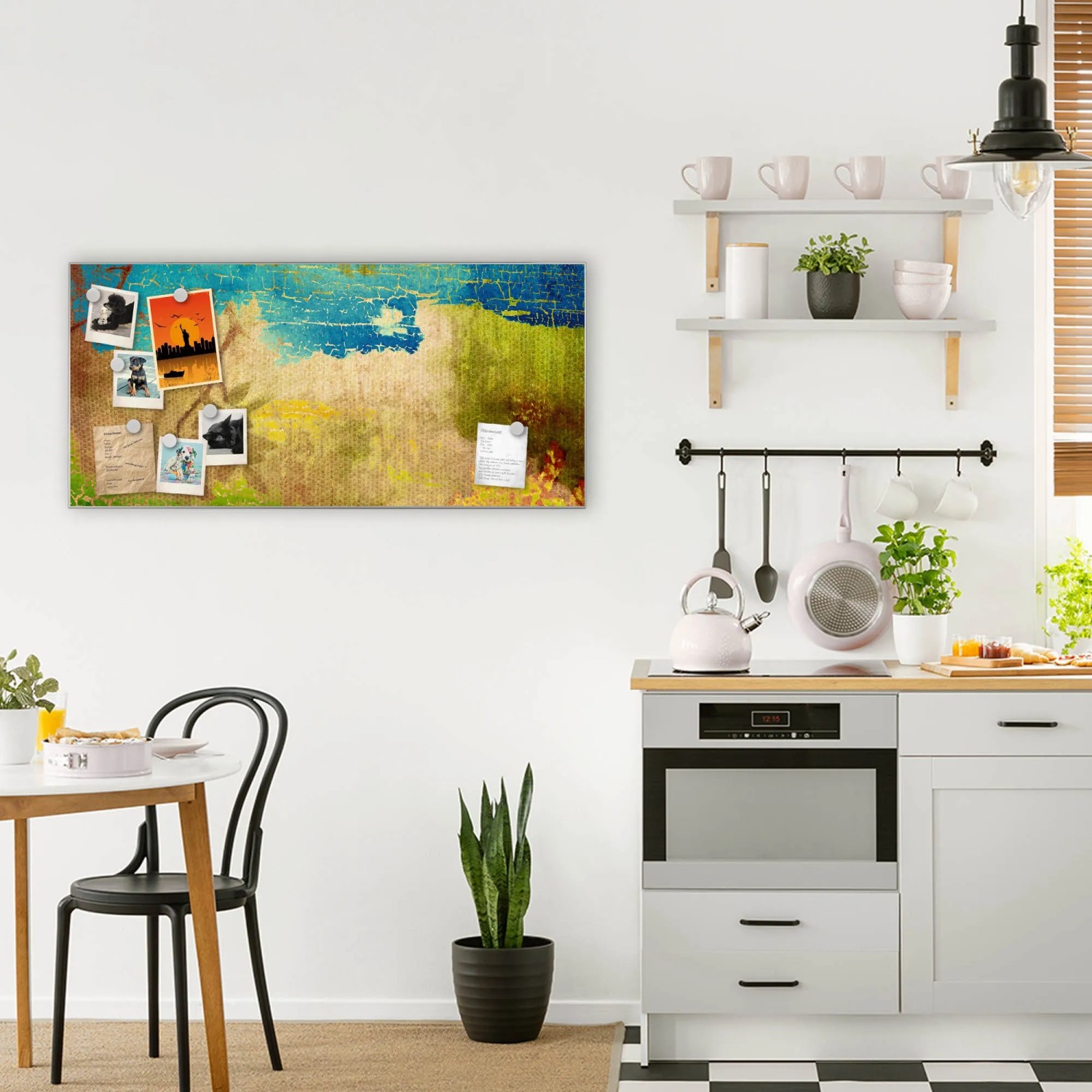 Banjado Magnettafel 78x37cm, silberne Magnetwand mit Patina-Motiv und Magneten in moderner Küche.