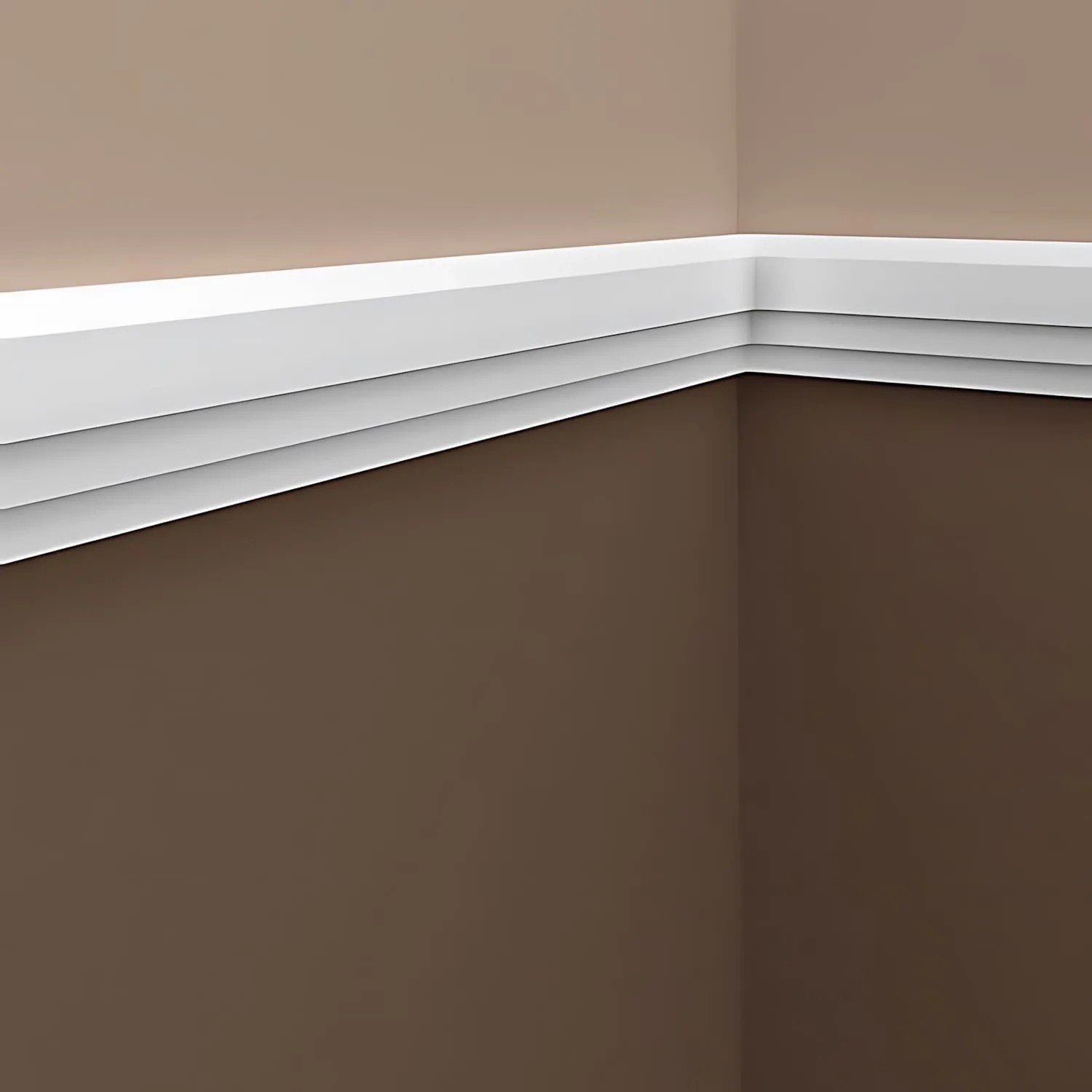 Weiße, flexible PROFHOME Wand- und Friesleiste (200 cm) im Neo-Klassizismus Stil an einer Wand.
