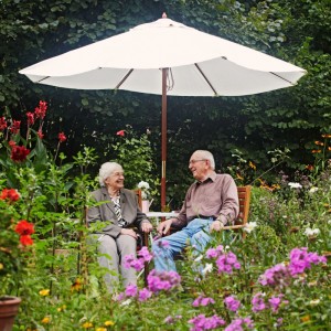 Relaxdays Gartentisch Stahl Weiß Mit Schirmloch 72 cm x 70 cm 6,2 kg