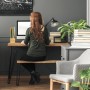Bambus Stehsammler von Relaxdays auf Schreibtisch im Büro, gefüllt mit farbigen Heften.