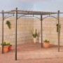 Eleganter anthrazitfarbener Metall-Rosenbogen mit Dach, Rankhilfe für Rosen. Dekorative Gartendekoration auf Terrasse.