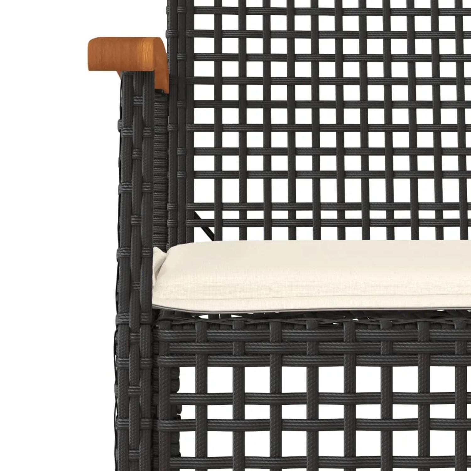 Detailansicht eines schwarzen Gartenstuhls aus Polyrattan mit cremefarbenem Kissen der vidaXL Essgruppe.