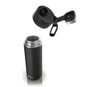 Geöffnete schwarze Ninja Thirsti Trinkflasche (700 ml) mit Deckel.