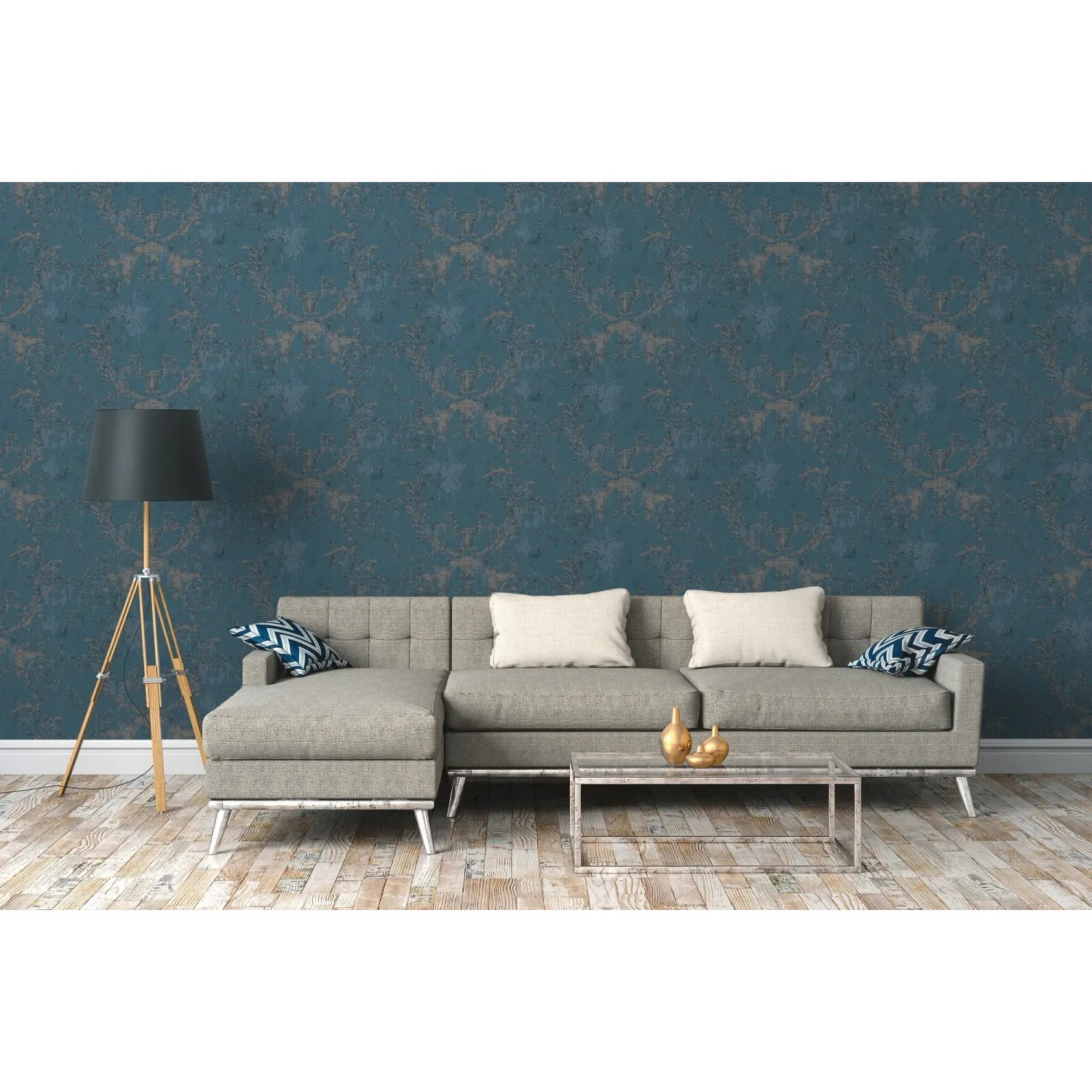 Blau-silberne Vliestapete mit Barockmuster und leichtem Glanz im Wohnraum.