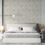 Schlafzimmer mit Marburg Vliestapete Botanica 2, Floral Grau-Beige. Dekorative Tapete mit Pflanzenmuster.