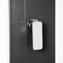 Detailaufnahme: Schwarze Steinbach Solardusche Slim Line Deluxe mit verchromtem Einhebelmischer.