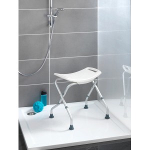 Klappbarer Wenko Badhocker Secura, weiß, mit Aluminiumbeinen und verstellbarer Höhe für mehr Sicherheit im Bad.
