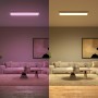 Philips Hue Surimu LED-Panel, 120x30 cm, RGBW, in Wohnraum mit Farb- und Weißton-Beleuchtung.