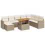 Beige 9-teilige Garten-Sofagarnitur aus Rattan mit Tisch und cremefarbenen Kissen.