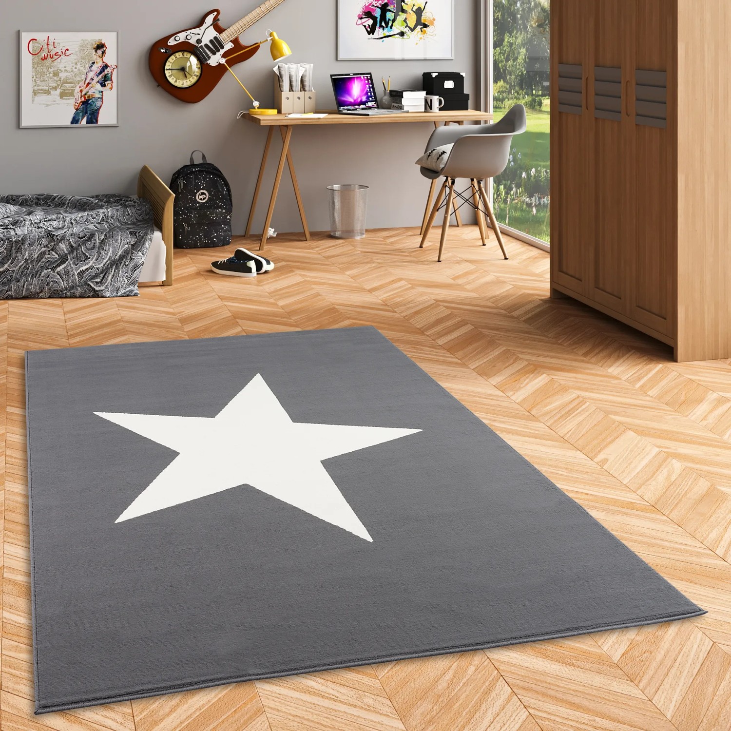 Grauer Kinderteppich mit weißem Stern, 185x270 cm. Kurzflorteppich für Kinderzimmer.