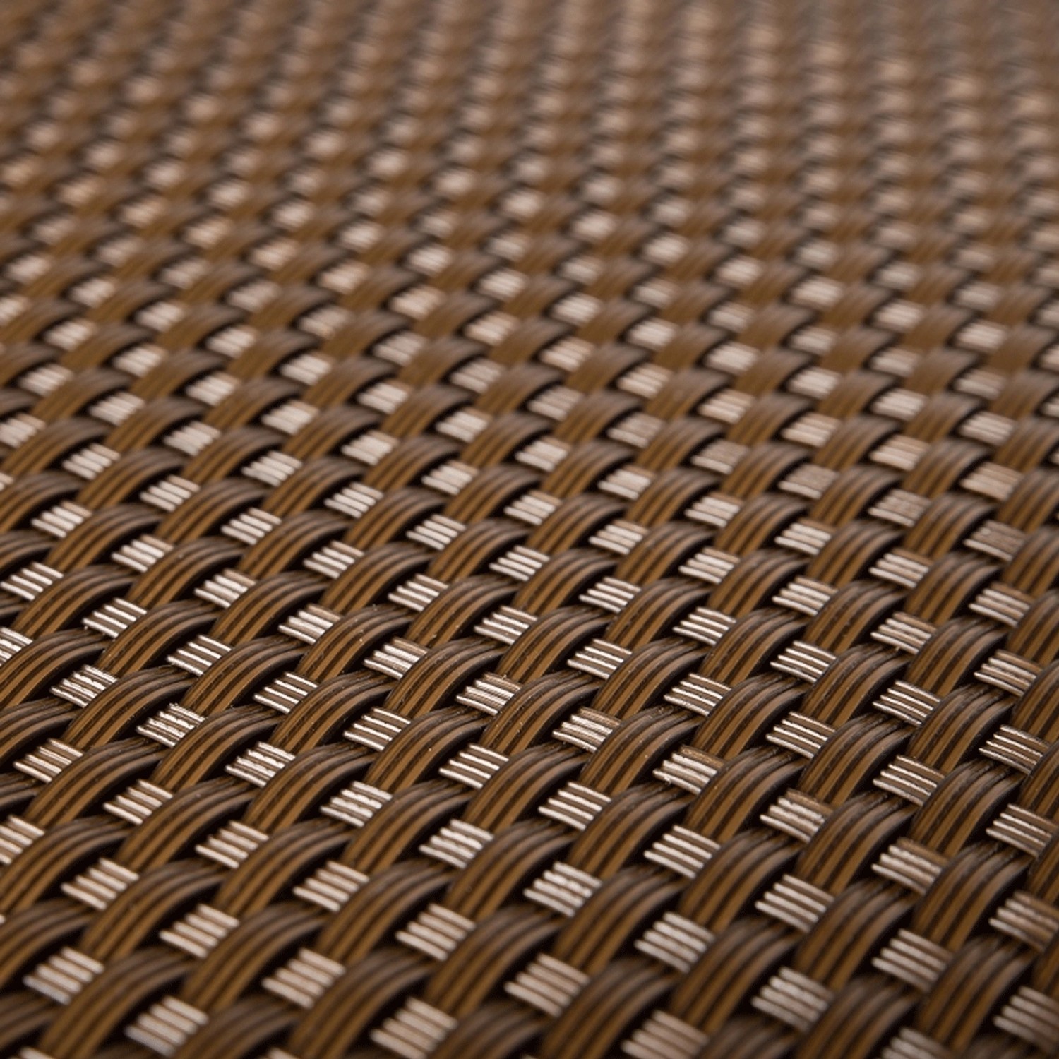 Detailaufnahme: Brauner NYVI Balkon Sichtschutz aus Polyrattan mit feiner Flechtstruktur.