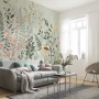 Komar Vliesfototapete Hay Meadow (400x250cm) im Wohnzimmer mit Blumenmuster.