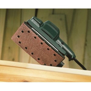 LUX Schleifstreifen K240 auf Schwingschleifer beim Holz schleifen.