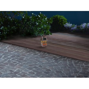 Solar-Dekolaterne im Haus-Design mit warmweißen LEDs, Rost-Optik für Garten & Terrasse.