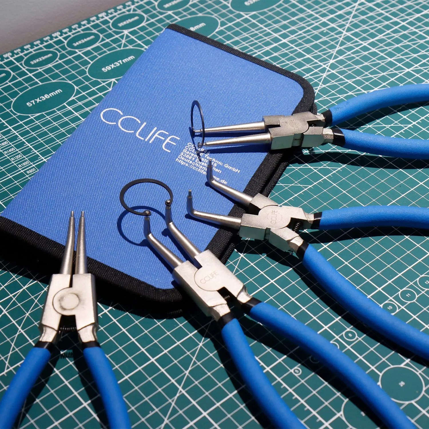 CCLIFE Sprengringzangen Set 4tlg, 150mm, mit geraden und gebogenen Spitzen für Innen- und Außensicherungen, blaue Griffe.