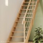 Helle Raumspartreppe Palermo aus naturbelassenem Buchenholz mit Edelstahlgeländer. Ideal für Innentreppen bis 280 cm Höhe.