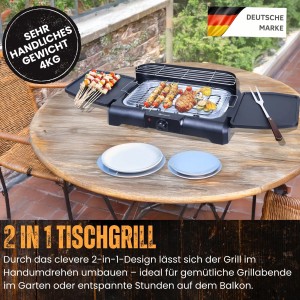 Sommertal Elektrogrill BBQ231 2in1 mit Grillgut und Zubehör auf Holztisch.