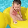 Kind im gelben Bestway Schlauchboot Ente mit Lautsprecher im Pool.