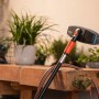 Gardena Cleansystem Stielbürste Soft, anthrazit, mit weichen Borsten und drehbarem Bürstenkopf.