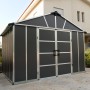 Graues Palram Canopia Gerätehaus Yukon 3.3 x 2.7 aus Kunststoff mit Doppeltür.