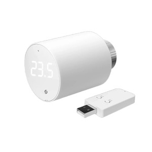 Shelly Heizkörperthermostat 3er-Pack: Weißer Thermostatkopf mit Bluetooth und USB-Dongle für Hausautomation.