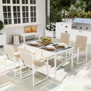Outsunny Gartentisch Set mit 4 Stühlen, Stahlrahmen, mehrfarbig. Ideal für Outdoor-Mahlzeiten.