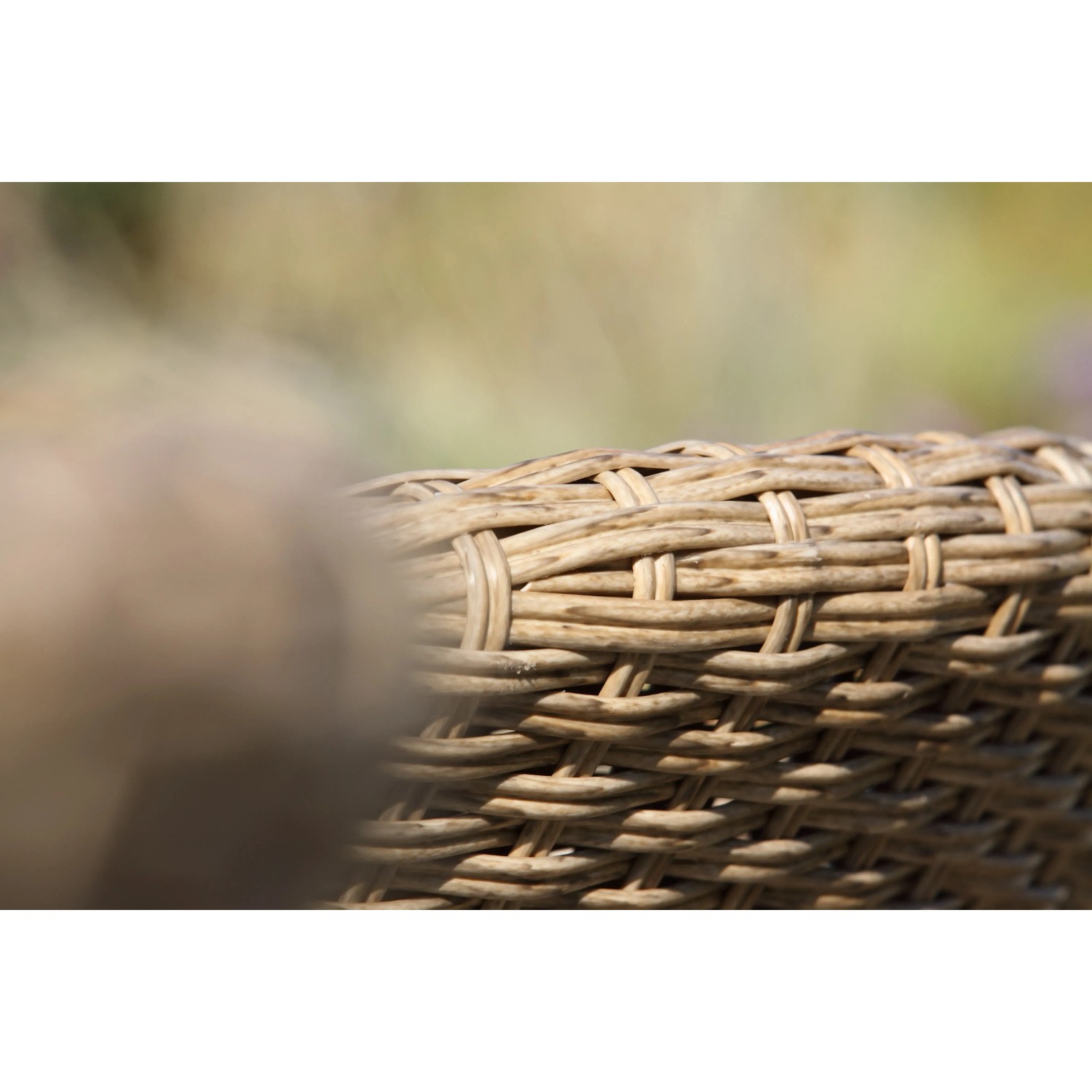 Detailaufnahme: Geflecht des Acamp Atacama Armsessels aus Teakholz. Gartenstuhl mit hochwertiger Verarbeitung.