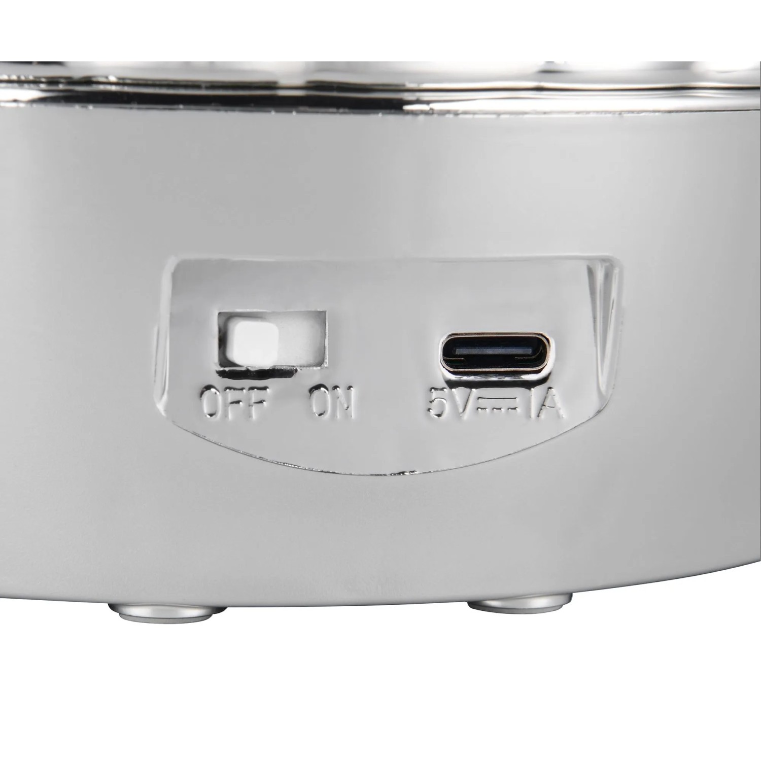 Detailansicht der Reality LED Tischleuchte Shelly: Schalter, USB-C Anschluss.