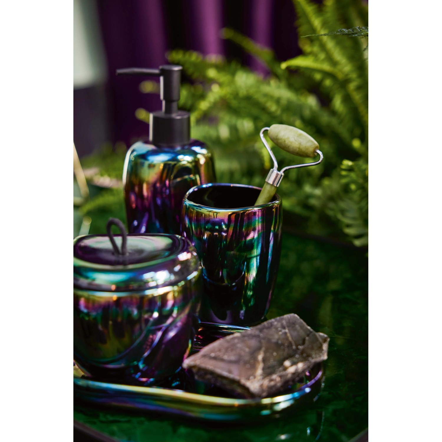 baliv Dark Wonder Kosmetikdose mit Flip-Flop-Effekt aus Keramik.