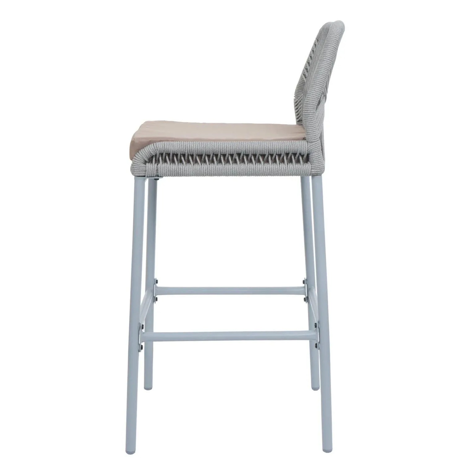 Hellgrauer Rope-Barhocker mit taupefarbenem Sitzkissen und Metallgestell, Seitenansicht. Modernes Outdoor-Design.