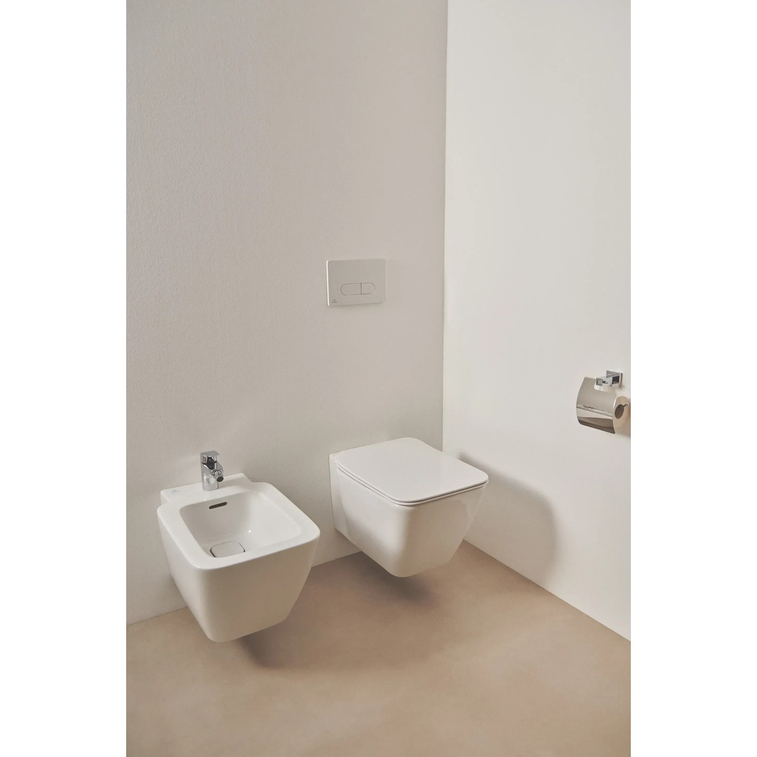 Ideal Standard Ceraflex Bidetarmatur in Chrom, moderne Badgestaltung.