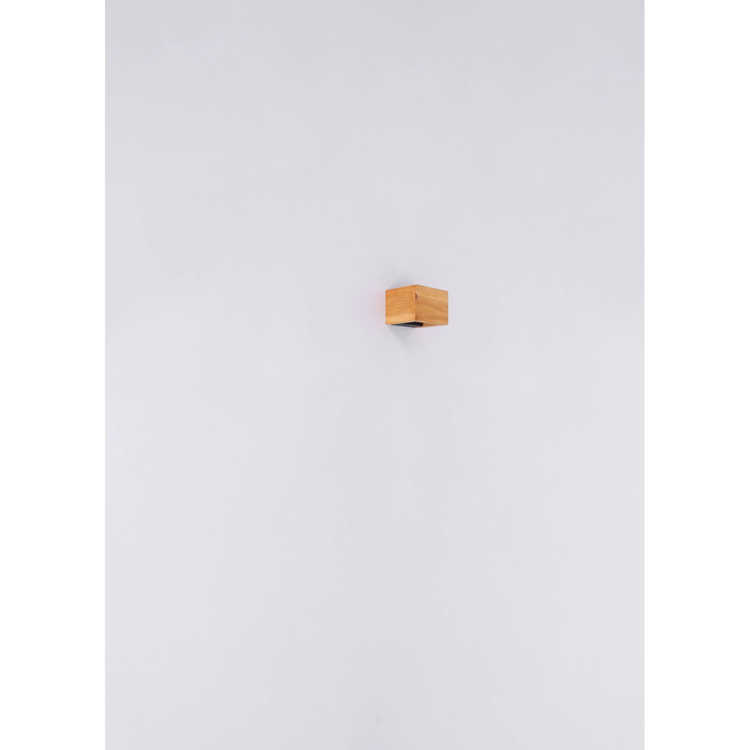 Moderne LED-Wandleuchte Alina, 1-flammig, dunkelbraunes Holz, 132x98 mm. Dekorative Innenleuchte.