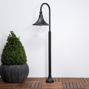 Schwarze Lindby Außenleuchte Daphne aus Aluminium, 120cm hoch, für Garten und Terrasse.