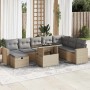 Beige 9-tlg. Garten-Sofagarnitur aus Rattan mit hellgrauen Kissen und Tisch mit Glasplatte.