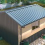 Ablaufset für SDF Kastenrinne aus Aluminium in Anthrazit an einem Gartenhaus.