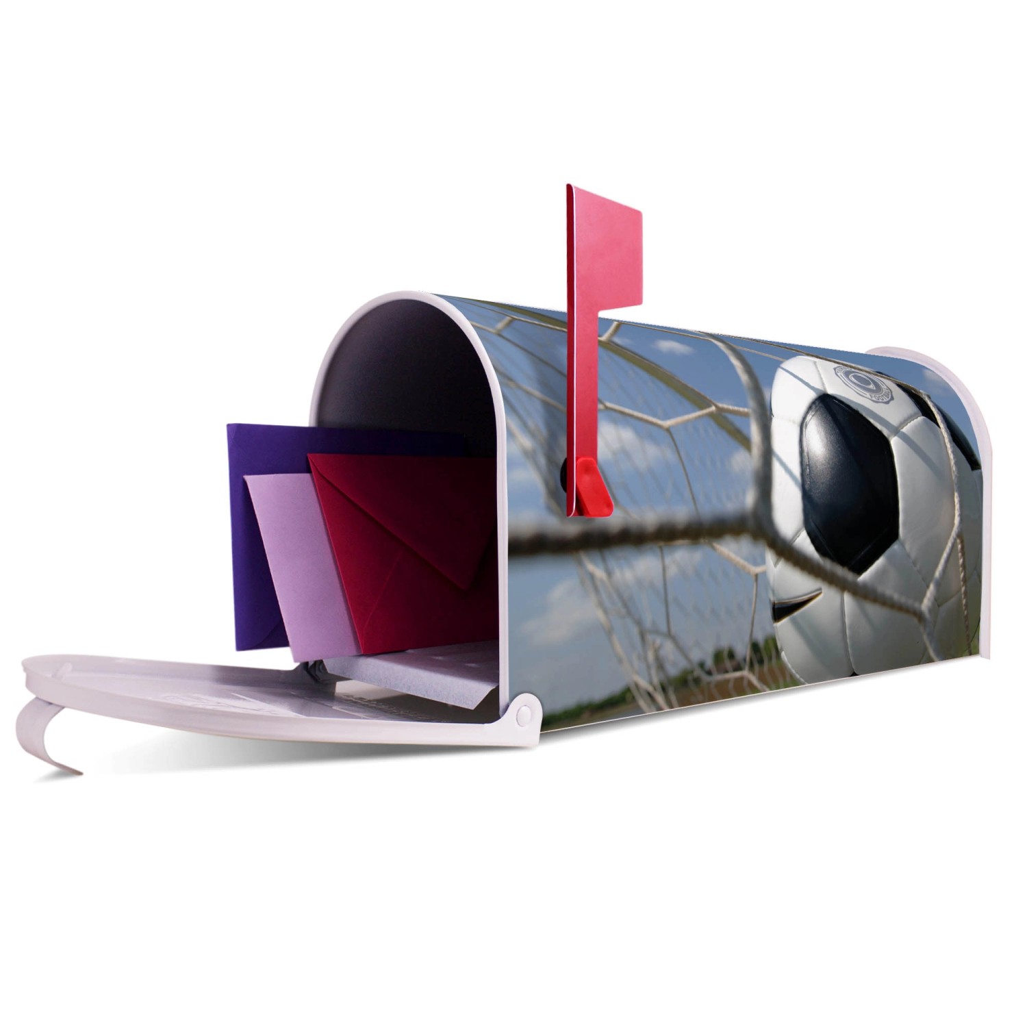 Weißer US Briefkasten mit Fußball Motiv, offene Klappe und roter Fahne.