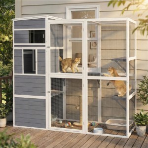 PawHut Katzengehege aus Kiefernholz, mehrstöckig mit zwei Katzen im Freien.