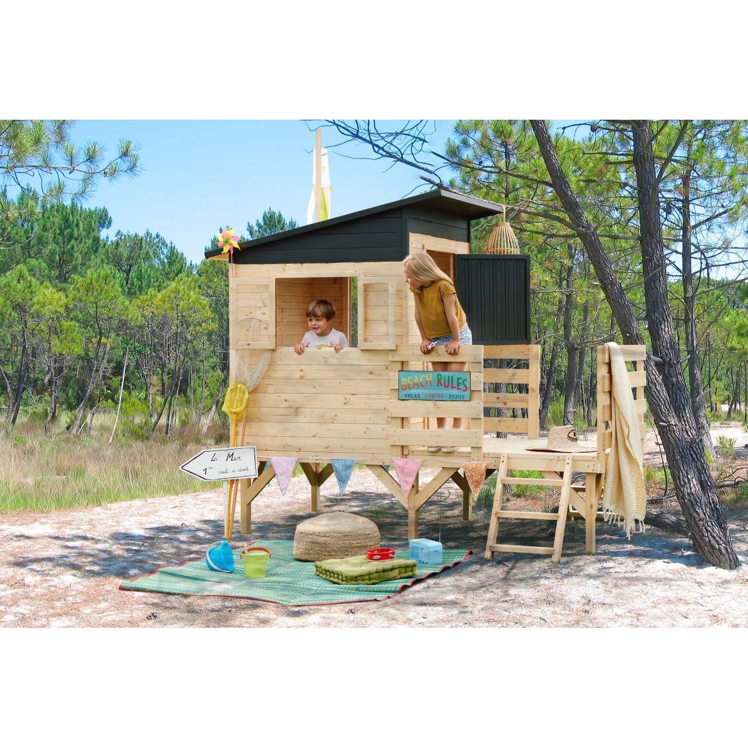 Soulet Kinderspielhaus Oakland aus Holz mit Stelzen, Terrasse und Pultdach. Ideal zum Spielen im Garten.