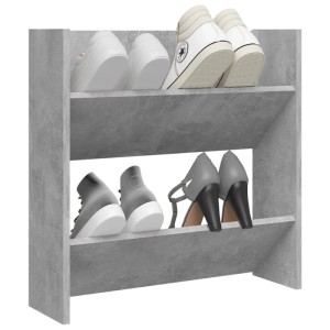 Wand-Schuhschrank in Betongrau mit 2 Kippböden, gefüllt mit Schuhen. Moderne Schuhkommode für den Eingang.