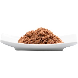 Catz Finefood Katzenfutter Huhn & Thunfisch, 200g auf einem weißen Teller.