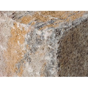 Diephaus Blockstufe Maximo Muschelkalk, 50x34,5x15 cm, Detailaufnahme der Oberfläche.