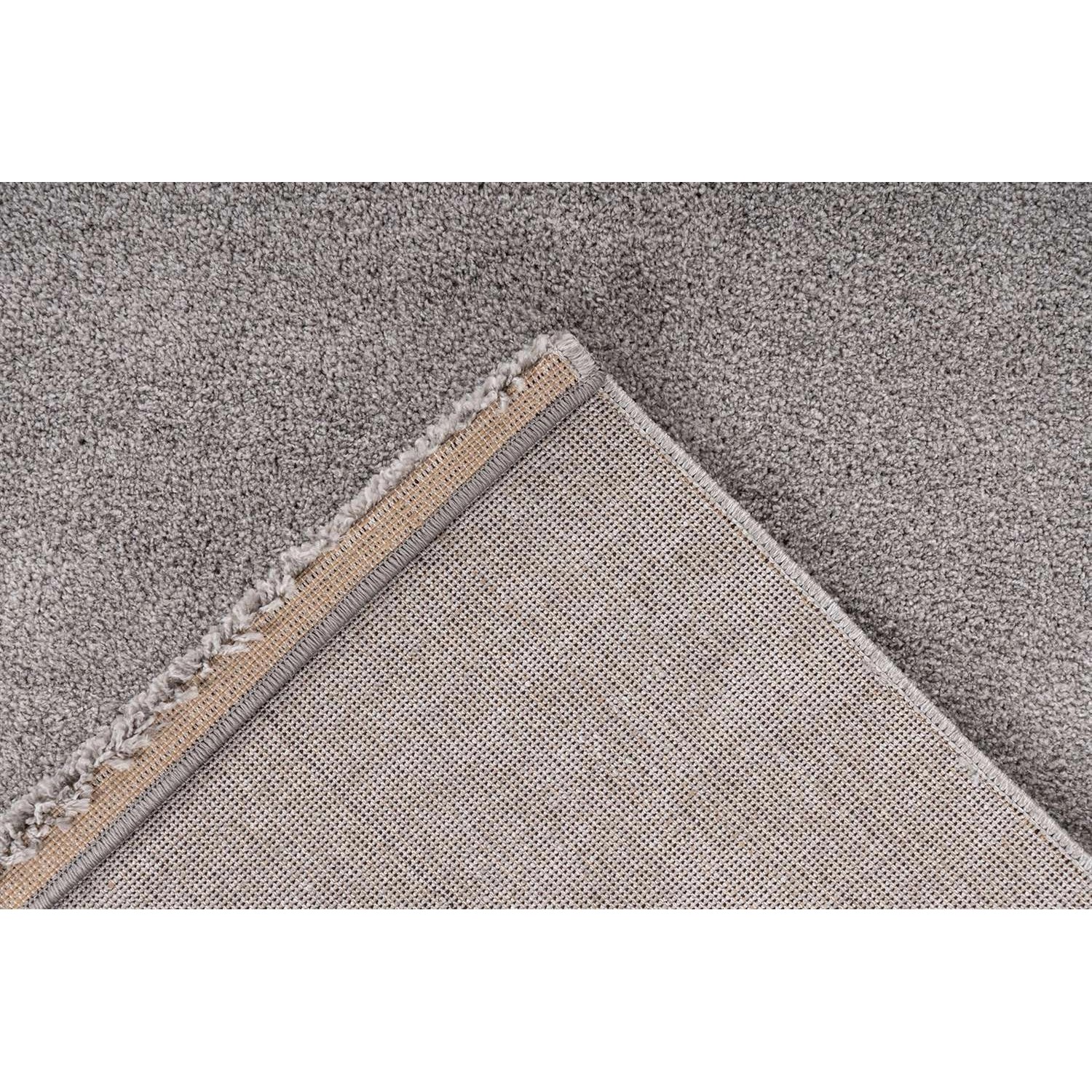 Grauer MeGusta Kurzflor Teppich (160x230 cm) mit Uni-Design. Klassischer Teppich für Wohnräume.