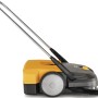 Stiga Kehrmaschine SWP 475 mit 75 cm Reinigungsbreite für mittelgroße Flächen.