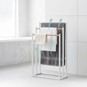 Relaxdays Handtuchständer Eisen Bambus Weiß Freistehend mit 3 Stangen 76 cm x 45 cm x 21,5 cm