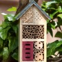 CULT at home Insektenhotel aus Kiefernholz, braun-rot, 26x15 cm, mit Bambusröhren und Fächern für Insekten.