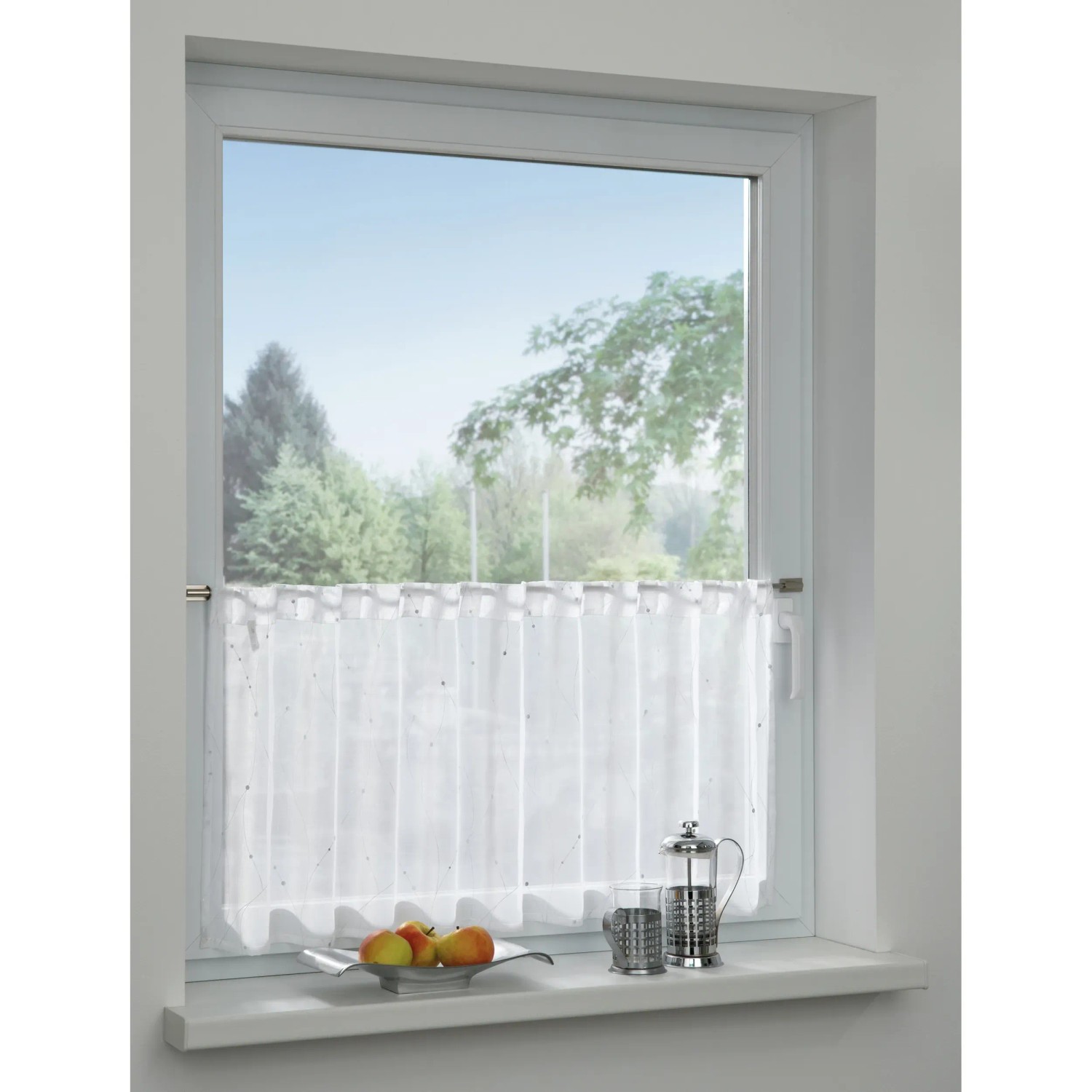 Gardinia Spannvitrage Titan, Ø 7/9 mm, 40-60 cm, am Fenster mit weißer, transparenter Gardine.