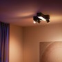 Schwarze Philips Hue Centris Cross LED-Deckenleuchte mit 3 Spots und Lightbar an der Decke.
