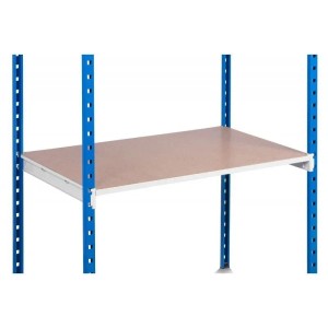 PROREGAL Fachbodenregal Maximus Pro: Spanplatte als Regalboden zwischen blauen Regalstreben.